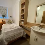 Bakestones - Location With Free Integral Private Parking